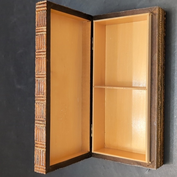 VGT,Beautiful Intricately Carved Wooden Jewelry /Trinket Box. - Picture 8 of 14